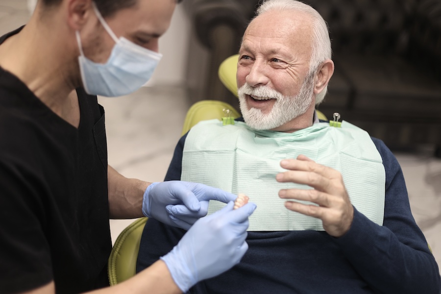 man getting dentures, learning how to eat with dentures